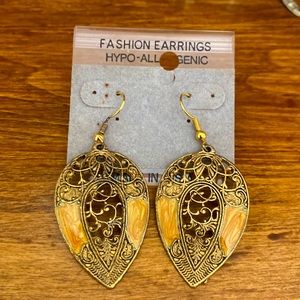 Brand new women’s earrings